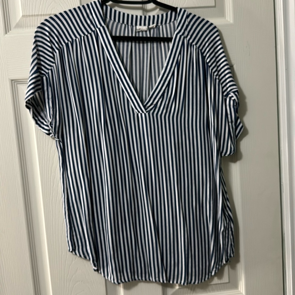 Gap shirt